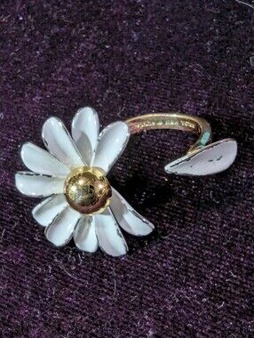 Kate Spade Gold Tone Flower Ring White Enamel Size 8 Adjustable Marked on Ring